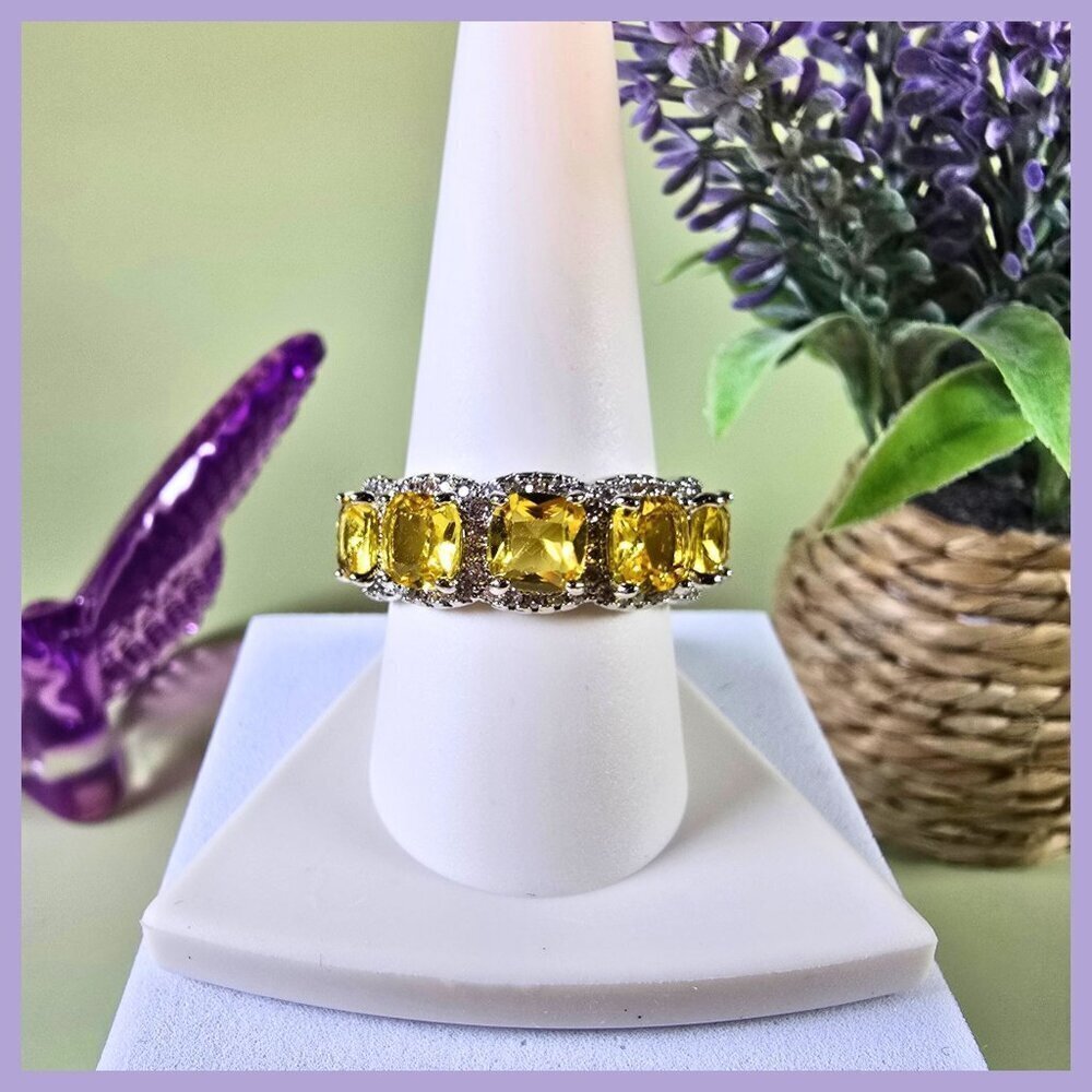 Statement Ring With Five Large Yellow Rhinestones Size 9.5 (NWOT)‎